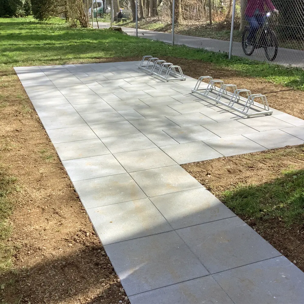 Gartenbau_jangarten_Veloabstellplatz_Sportplatz_Bodenplatten_Umgebung-Bern