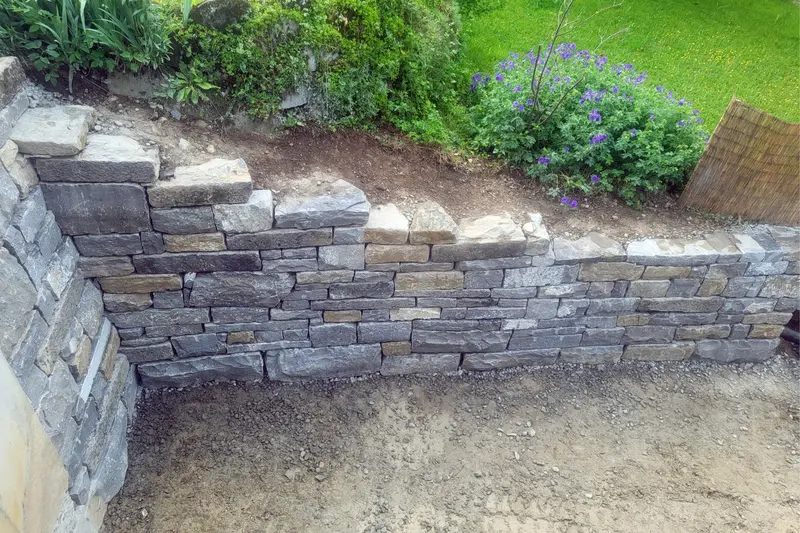 Gartenbau_jangarten_Trockensteinmauer_Region-Bern